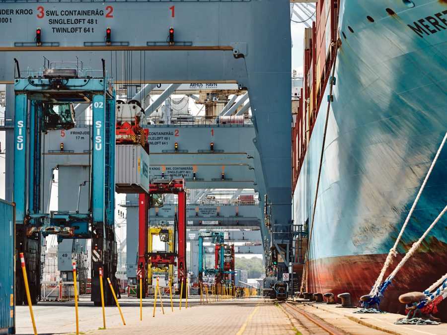 Nærbillede af containerkraner hos APM Containerterminal Fotograf Aarhus