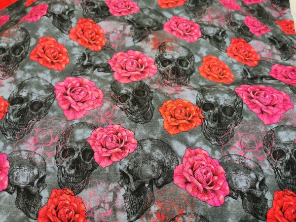 Trikå Skulls and roses