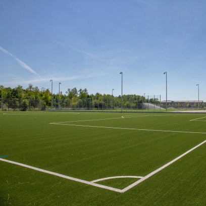 FÖRDERKADER FÜR ATHLETEN AUS MÜNCHEN: DIE BRUCKER FUSSBALLSCHULE HAT IHR NEUES ZUHAUSE GEFUNDEN!