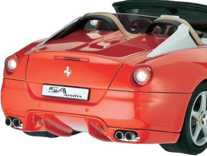 REV07090 Ferrari SA Aperta Plastic Kit