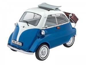 REV07030 BMW Isetta 250 Plastic Kit