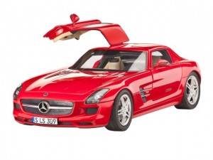 REV07100 Mercedes-Benz SLS AMG Plastic Kit