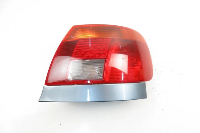 Z176 Audi A4 Early ver rear light Multimedia Accessoires