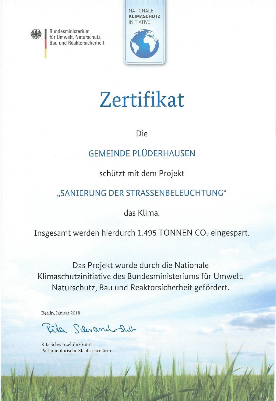 Ein Zertifikat ausgestellt vom Bundesministerium für Umwelt an die Gemeinde Plüderhausen für die Einsparung von CO 2.