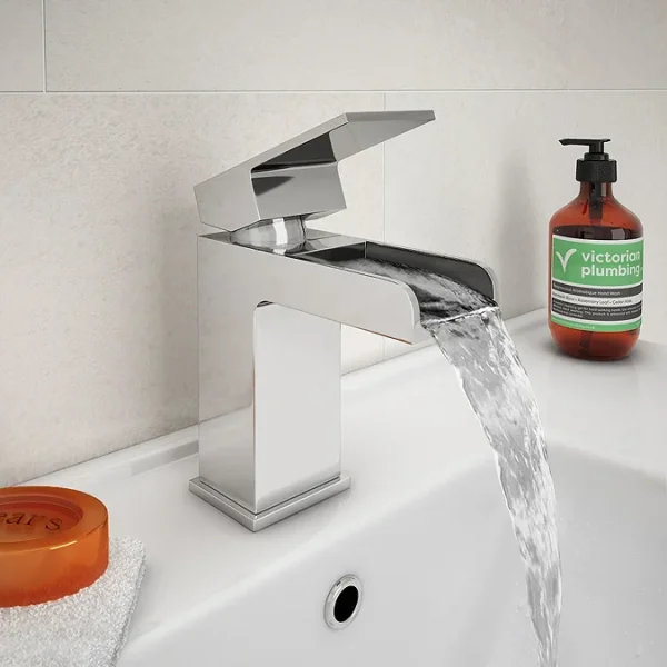 trcbs_d6 L-Shaped 1700 Complete Bathroom Package
