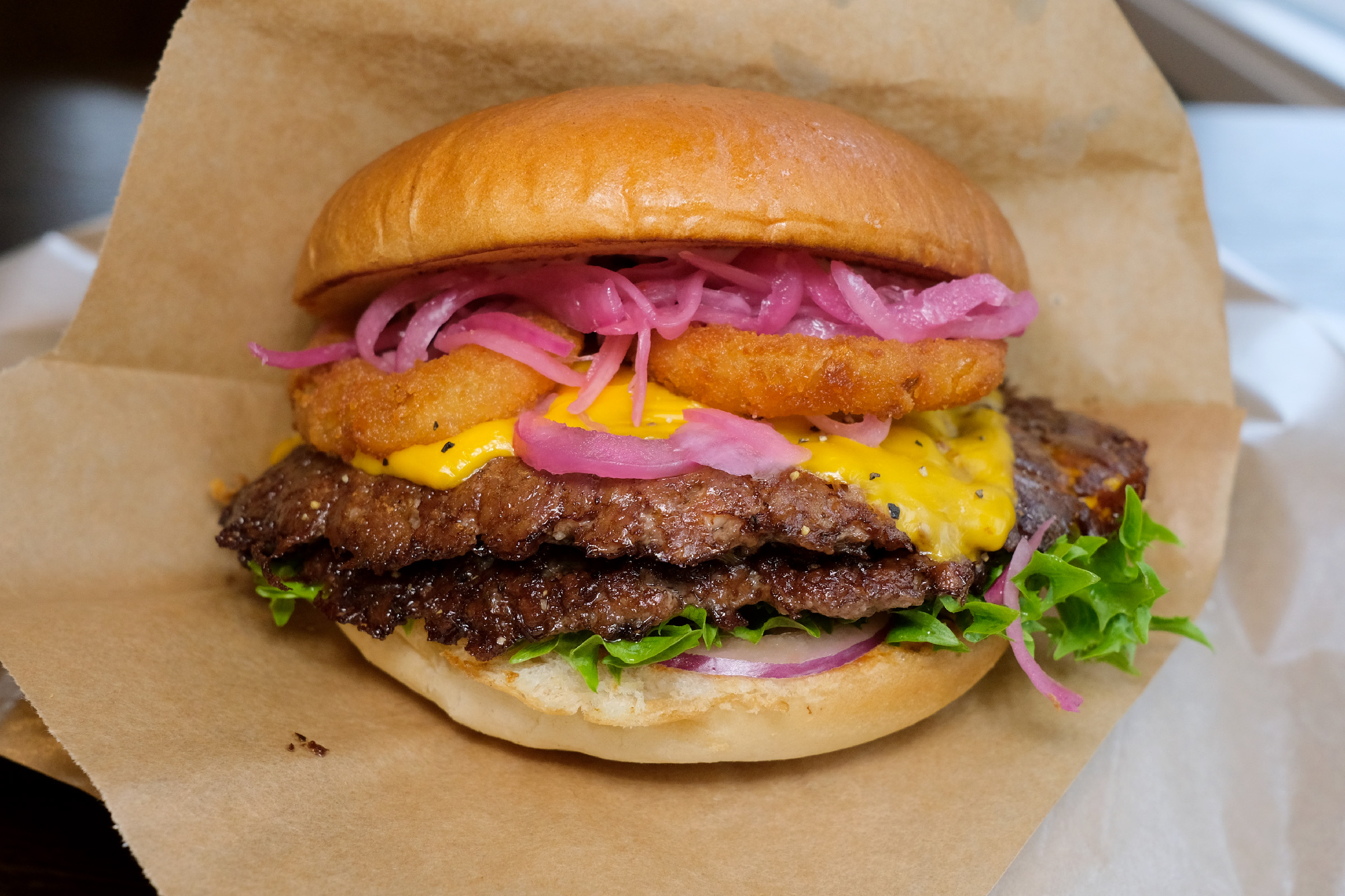 Foto: Onion Burger från Grillstationen.