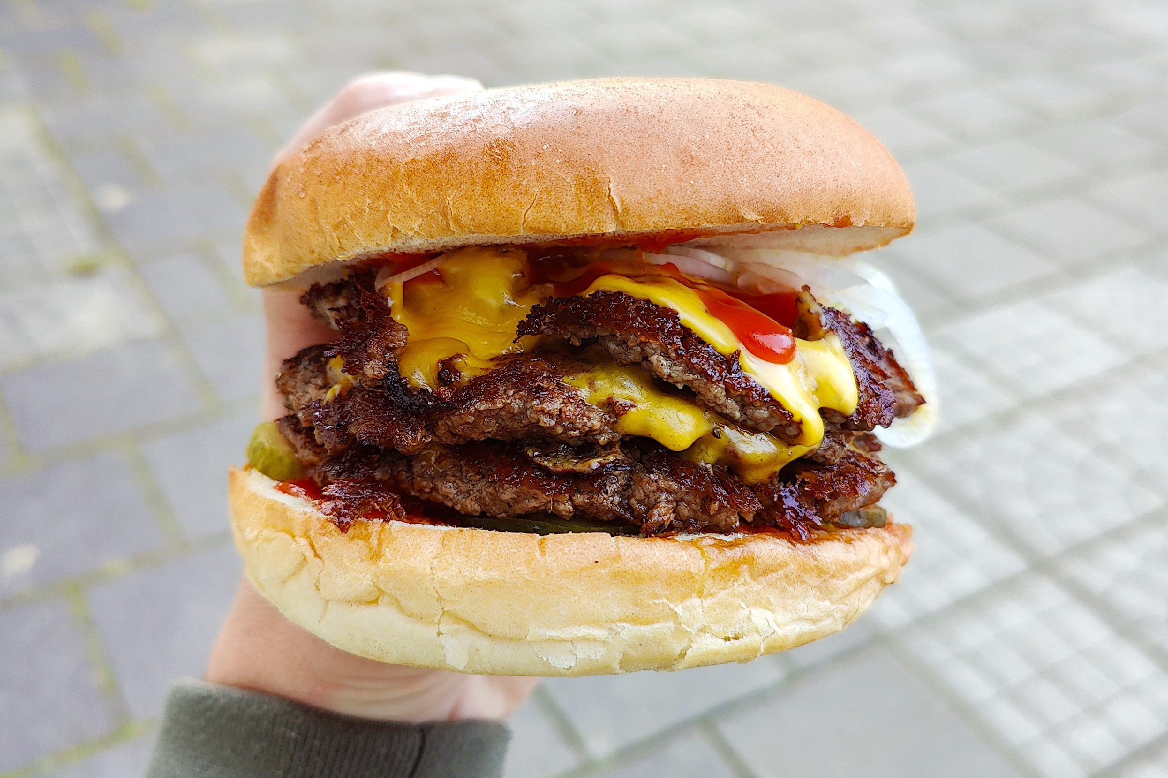 Foto: Trippel Cheeseburger från Bull Burgers.