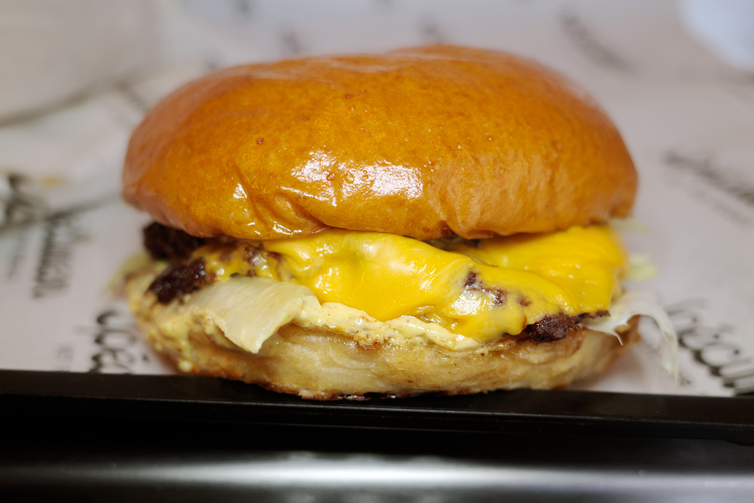 Foto: Le Double Cheese Burger från Specimen Burger.