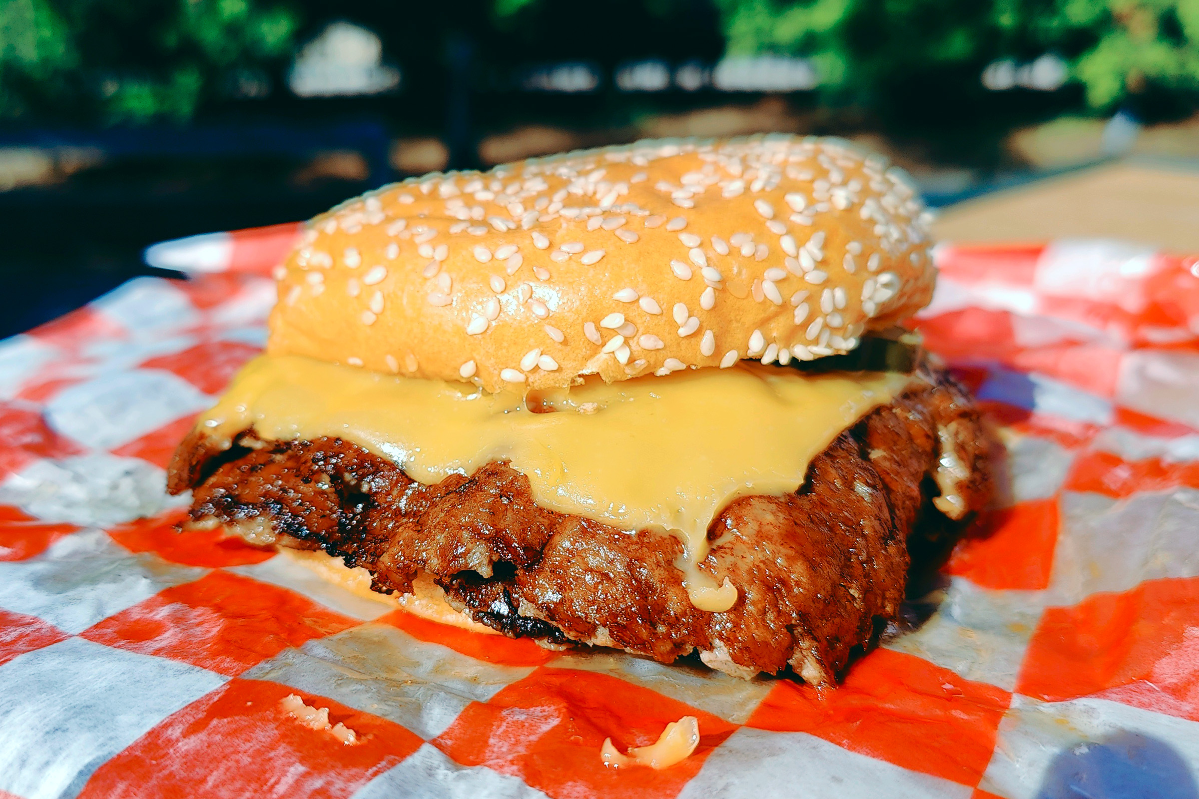 Foto: DBL Logan Square Smash Burger från Windy City Burger Social Club.