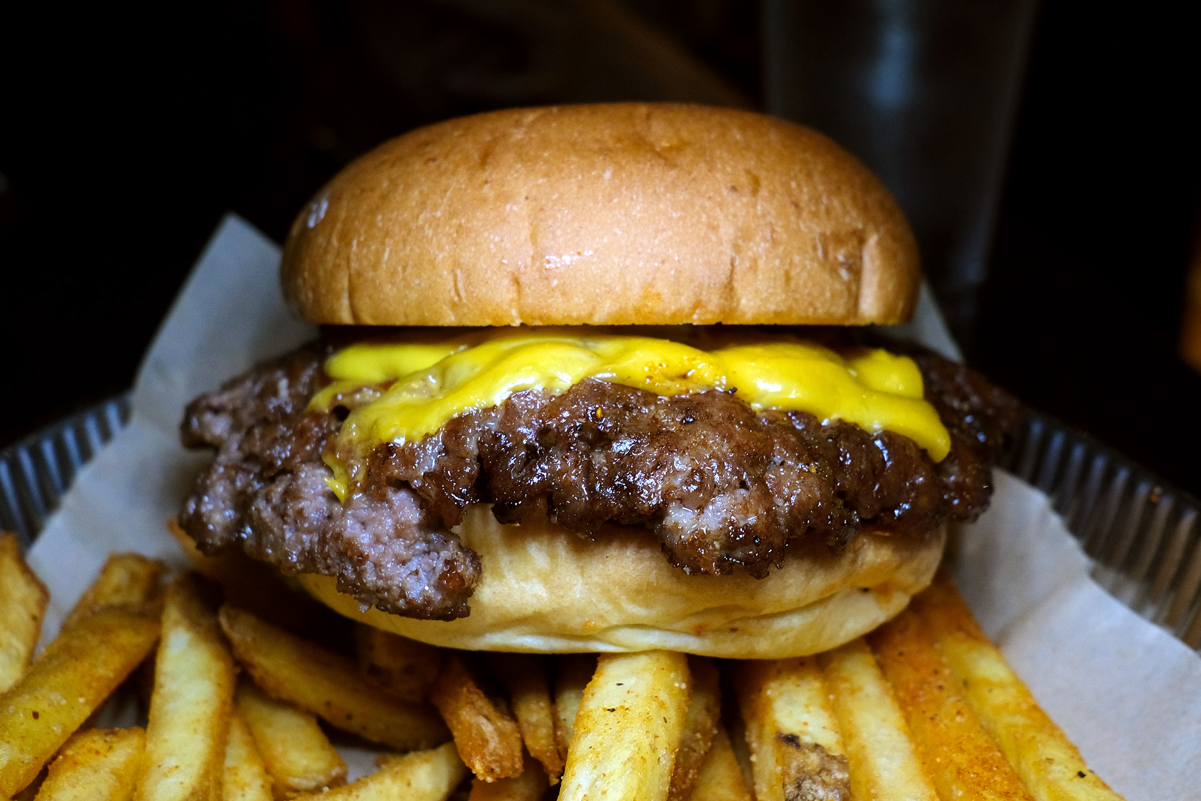 Foto: Dubbel Cheese Burger från Rockbaren.