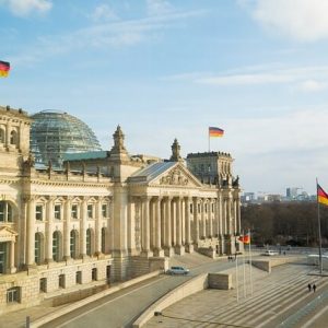 Schulklasse am Reichstag der Hauptstadt