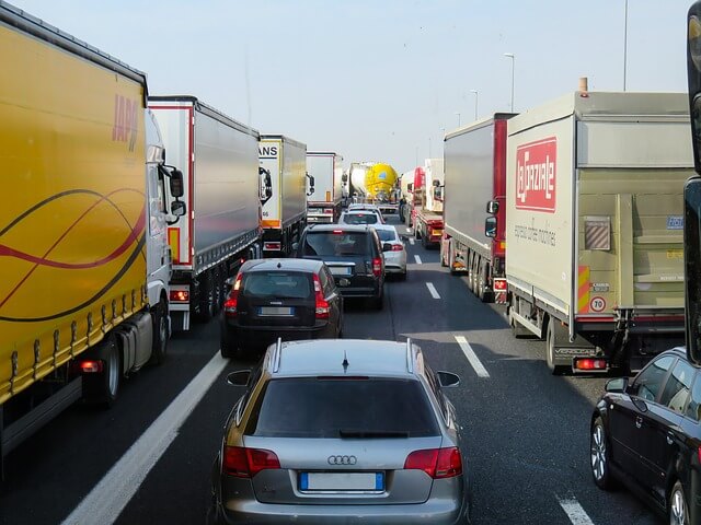 Bus-steht-sicher-im-Stau-in-Potsdam