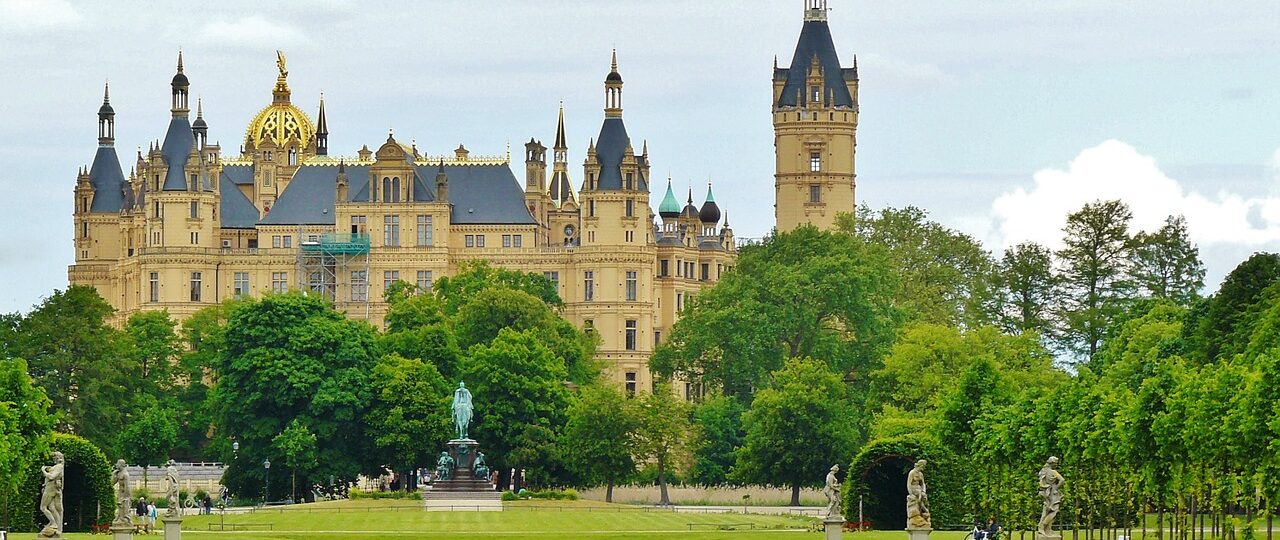 Busunternehmer-und-Busvermieter-in-Schwerin