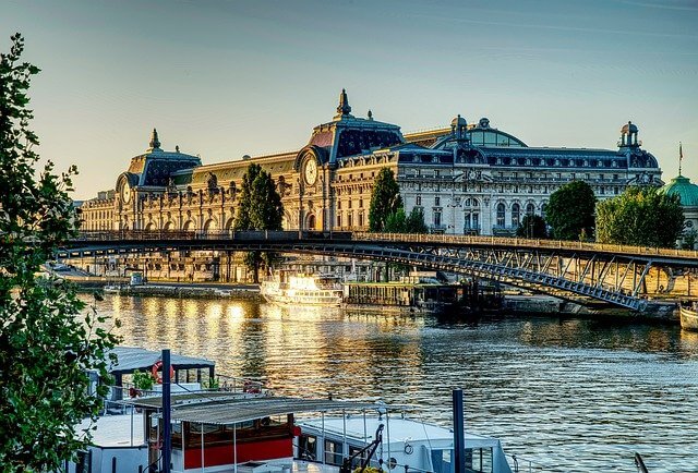 Mit-dem-Reisebus-nach-Paris