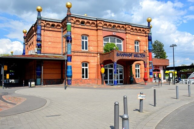 Busvermieter-zeigt-Sehenswurdigkeiten-in-Uelzen