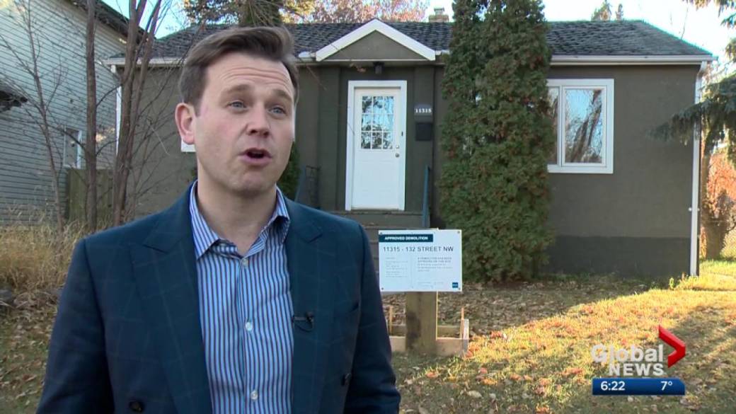 Click to play video: 'Free Edmonton house — if you’ll move it'