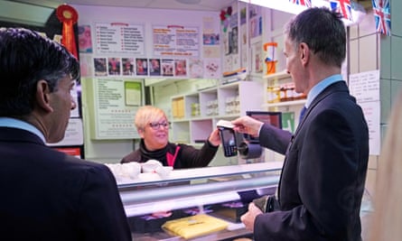 Jeremy Hunt with Rishi Sunak at Accrington market hall in Lancashire, 19 January 2023