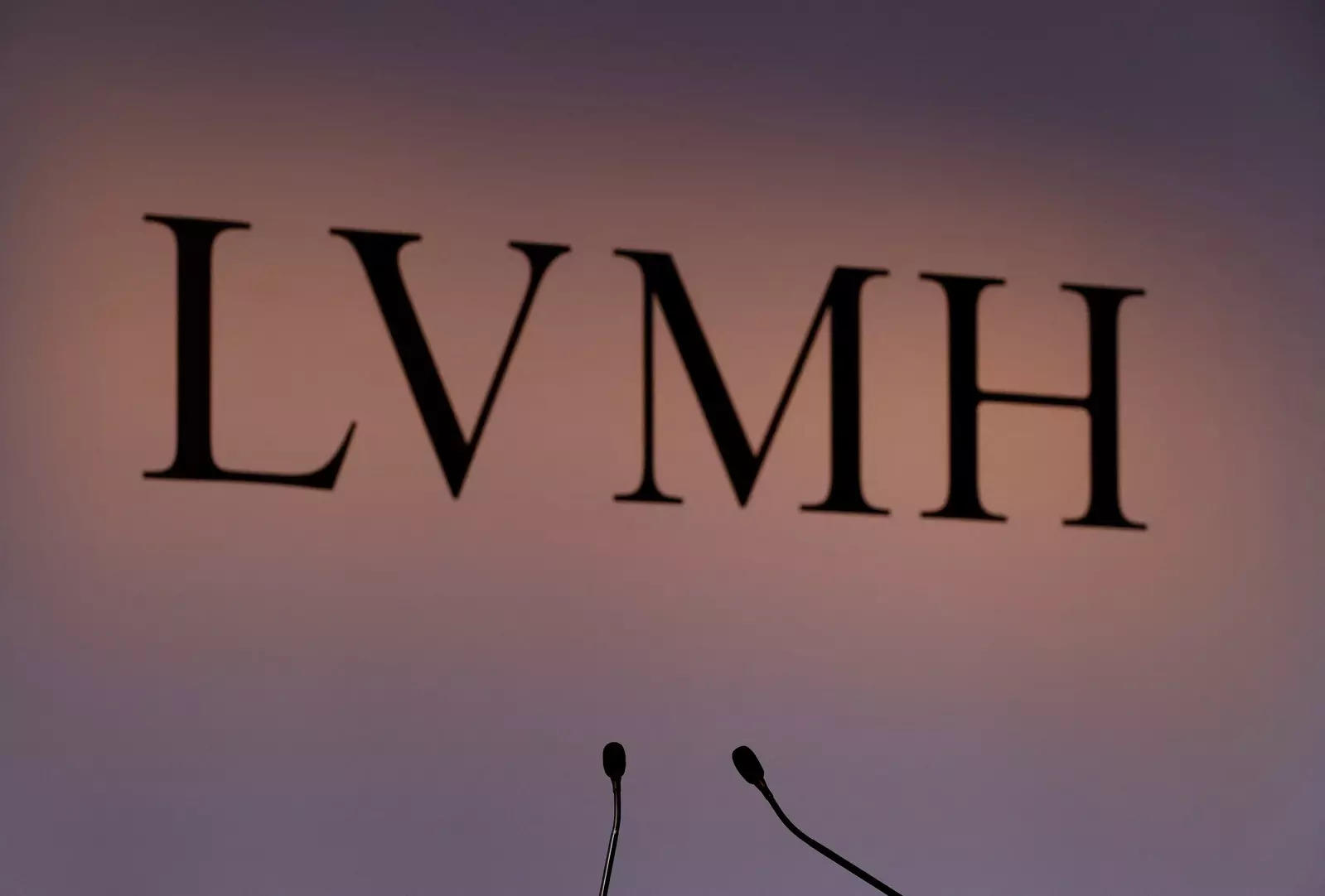 LVMH names new Louis Vuitton CEO, puts Arnault daughter in charge of Dior