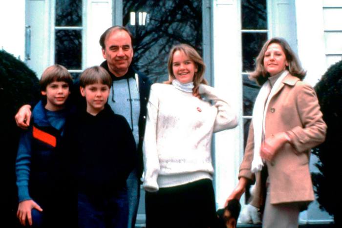 Rupert Murdoch poses with his wife Anna Murdoch and their children Lachlan Murdoch ,James Murdoch and Elisabeth Murdoch at their home in 1989 in New York City