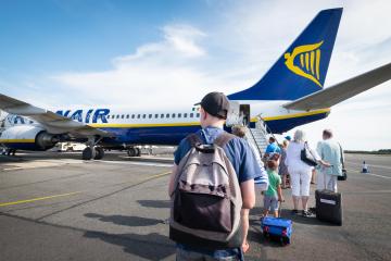 Passengers rave about 'perfect' hand luggage bag that fits Ryanair size limits