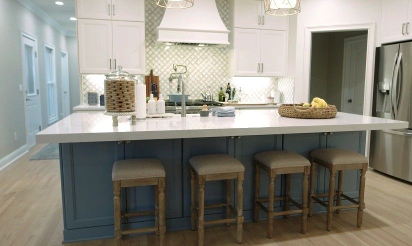 Trendy white quartz countertops