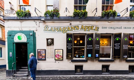 Carl Jung bust on the facade of the Flanagan’s Apple pub.