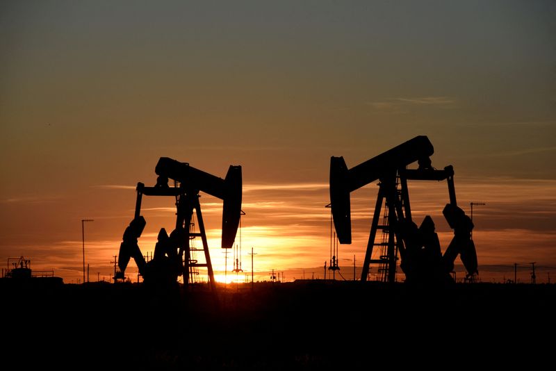 Oil prices edge higher, growth worries limit gains