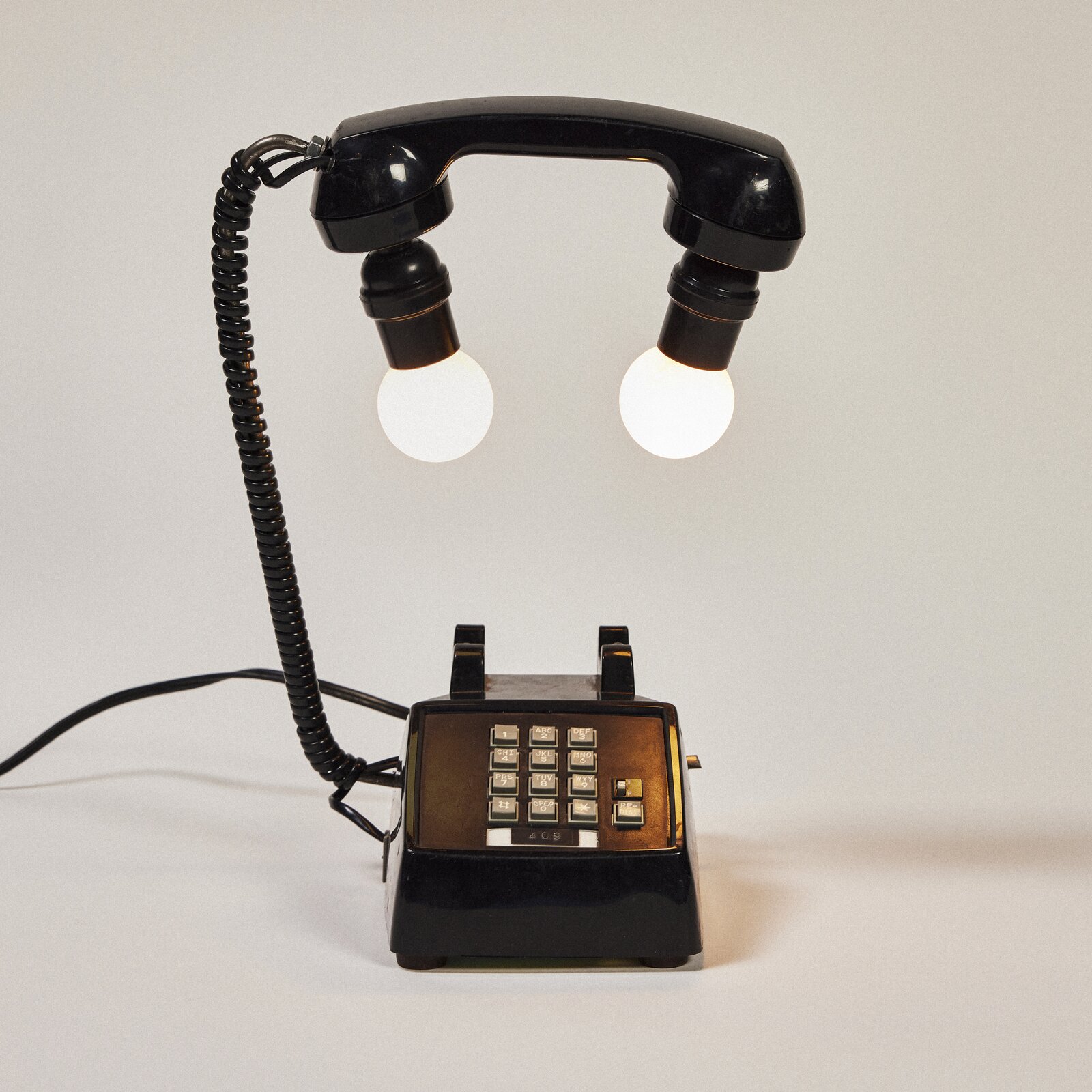Freaky Lamps (William Kennedy), Phone Home