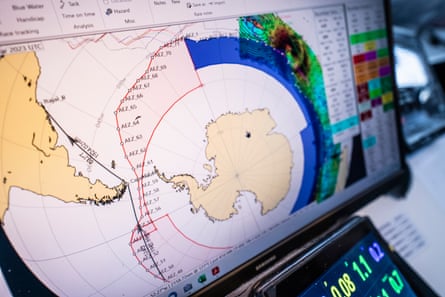 Course waypoints and the ice exclusion zone circles most of the world’s southern pole.