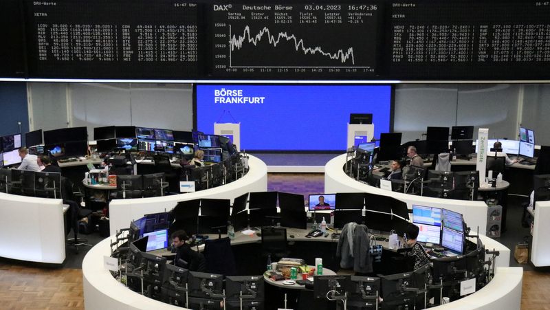 European shares ease as oil stocks fall on demand concerns