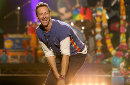 Chris Martin of Coldplay performs at the American Music Awards at the Microsoft Theater on Sunday, Nov. 22, 2015, in Los Angeles