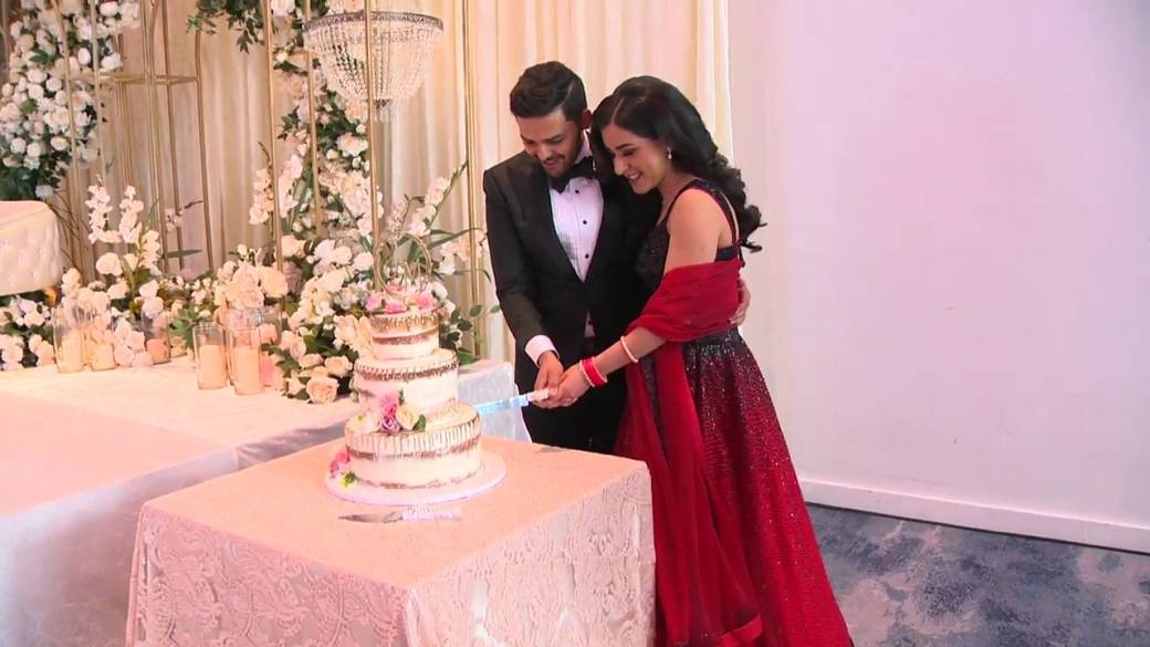 Click to play video: 'Battle of Alberta wedding edition: Duelling hockey fans married overlooking Oilers watch party'