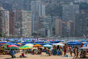 Brits admit to being unable to switch off on holiday - here's how to do it