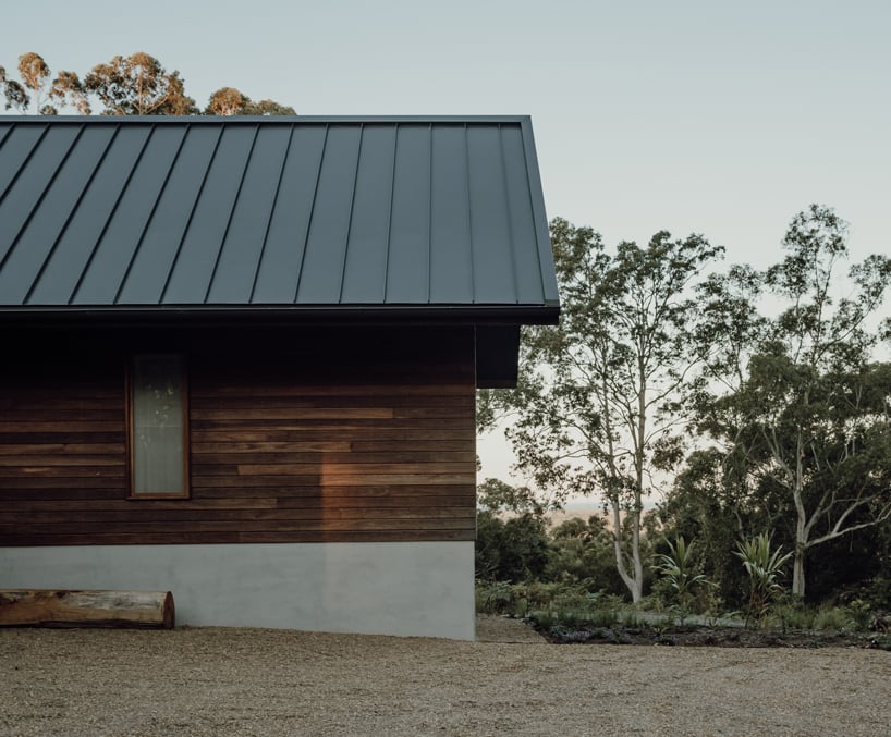 sealand architects' timber residence australis takes after noosa's traditional homes