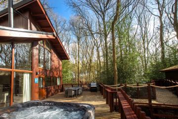 Cheap staycations with hot tubs & treehouse stays from £51pp a night in September