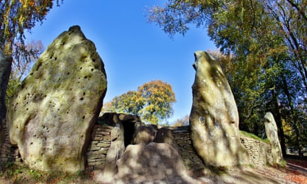 Wayland’s Smithy neolithic long barrow, Ashbury