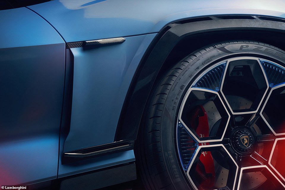 These air outlets behind the front wheel arches prevent the dynamic pressure from lifting the front of the car at high speeds