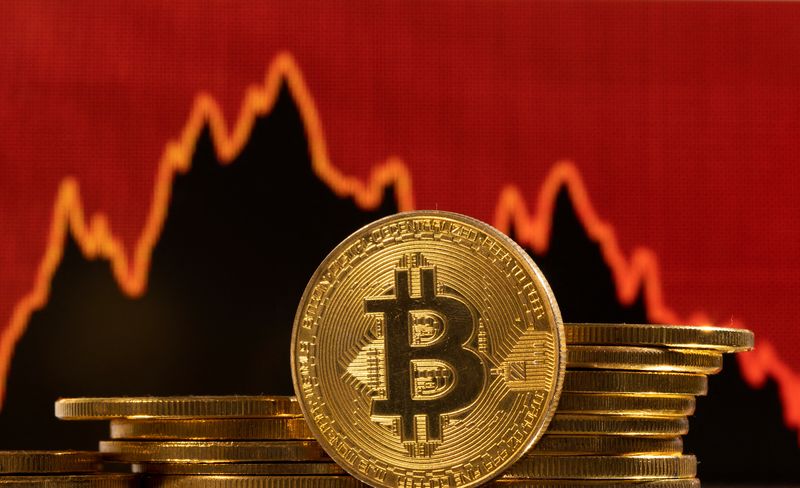Bitcoin bounces back thanks to MicroStrategy, but is still stuck below $30,000