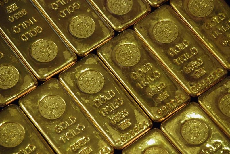 Gold has 4th weekly loss, after tumble to 5-month low