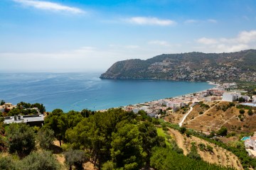 'Laid-back beauty' holiday hotspot in Spain with autumn sun & amazing views