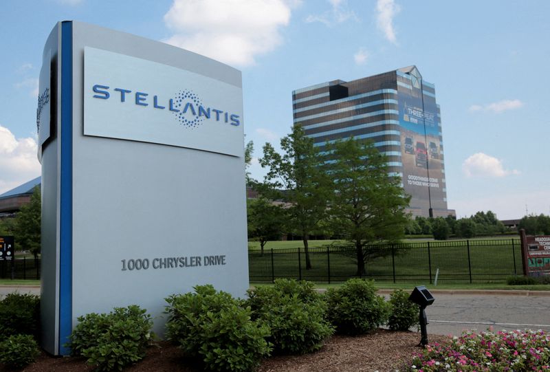 Stellantis boosts wage hike offer to 19.5%, seeks concessions, UAW says- Detroit News