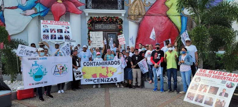 A recent environmental protest in Salinas. Dozens of activists hold signs, written in Spanish, protesting coal ash contamination in Puerto Rico.