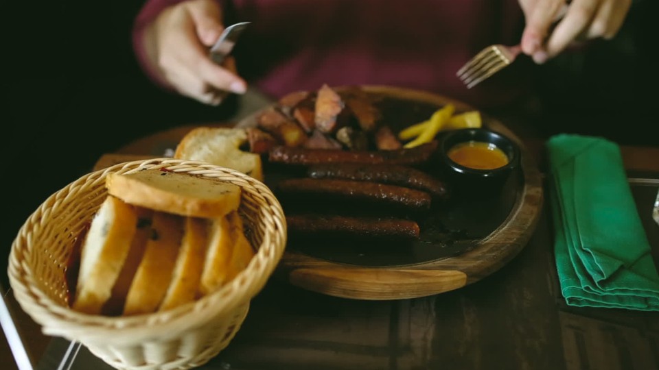 Click to play video: 'Signs that you may have a food addiction'