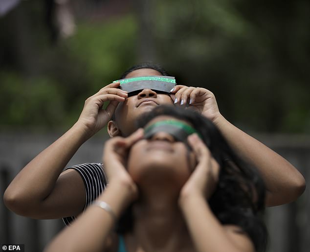 Experts warn that looking directly at the bright sun is unsafe without specialized eye protection designed for solar viewing, risking eye injury