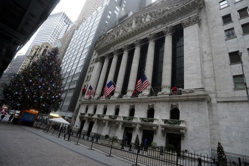 Dow futures remain steady as investors eye fresh record highs
