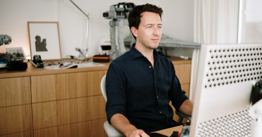 Will AI dominate in 2024 or sustainability take the cake? Here's what to expect from the Amsterdam startup ecosystem in 2024 6 Job van der Voort CEO Remote