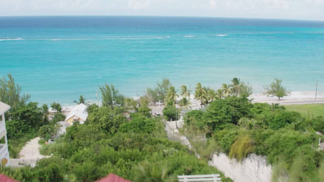 Click to play video: 'Most Canadians ‘really need’ a vacation even if they can’t afford it, poll shows'