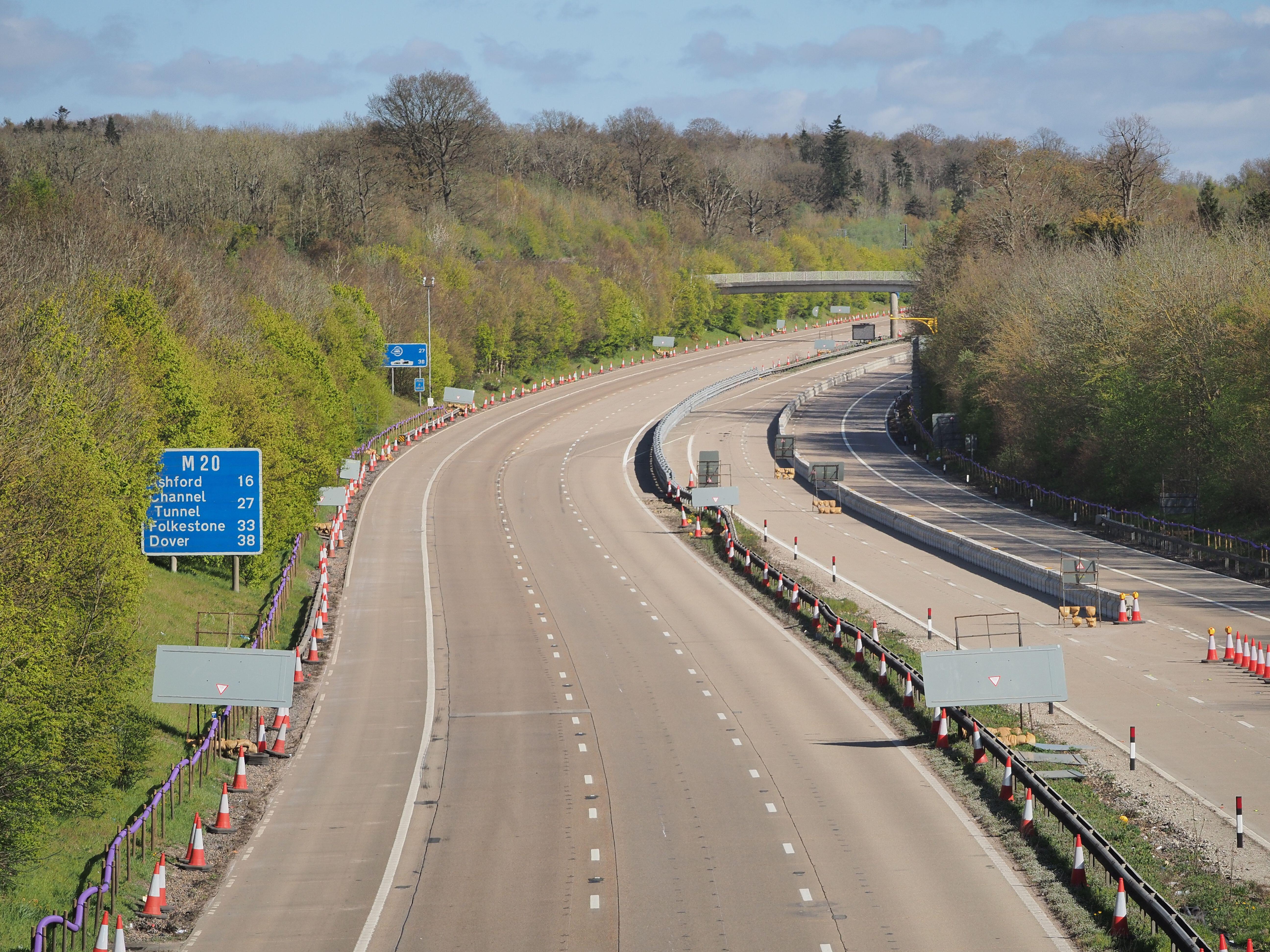Empty contraflow system on the M20