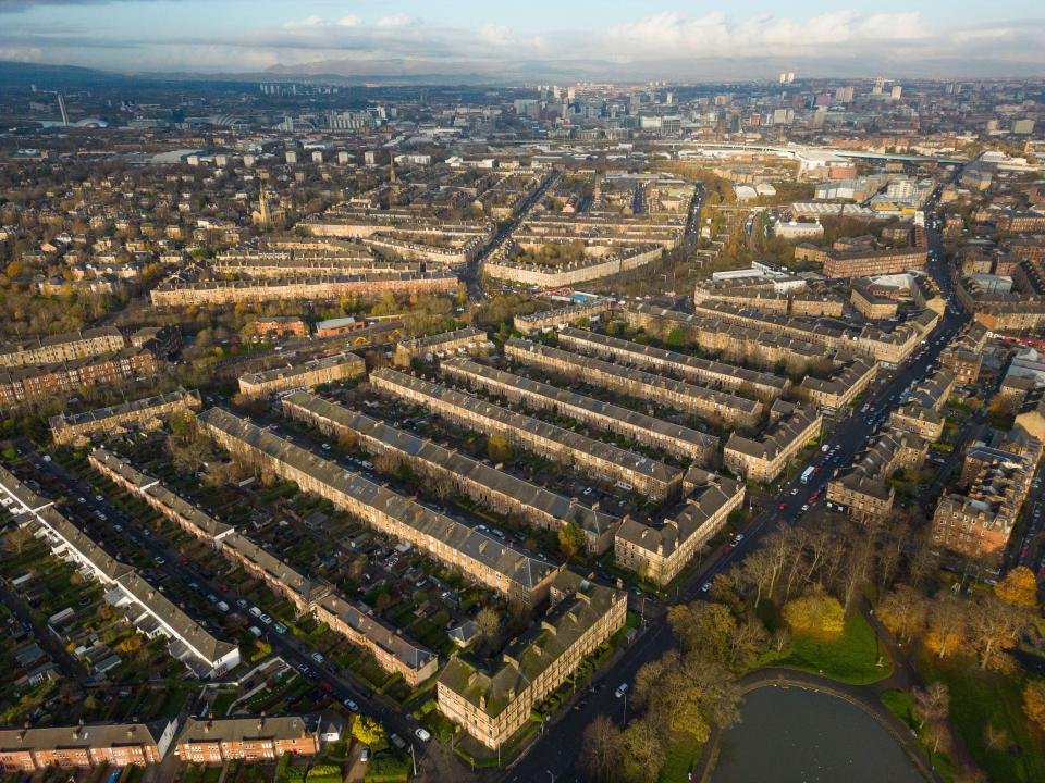 Srathbungo is known for its Victorian architecture, including traditional tenement houses