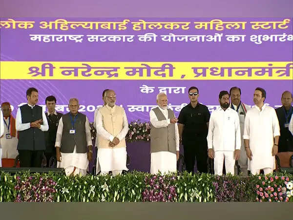 <p>PM Modi lays foundation stone for PM Mega Integrated Textile Regions and Apparel Park in Maharashtra</p>